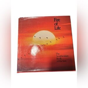 Fire of Life: The Smithsonian Book of the Sun – Hardcover